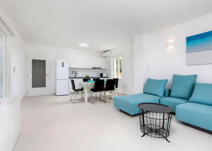 Pet Friendly In With Kitchen بونات