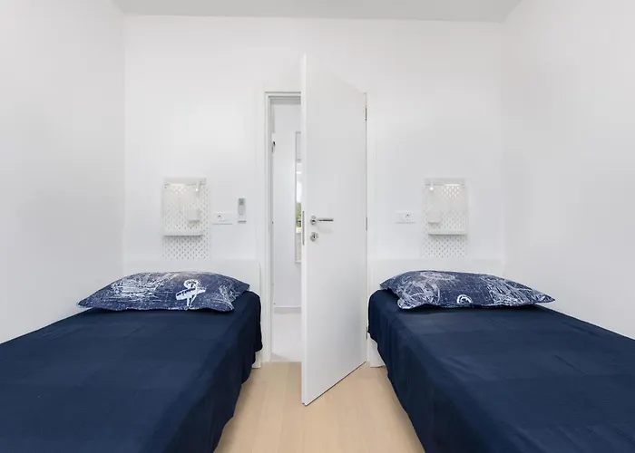 Pet Friendly In With Kitchen * بونات